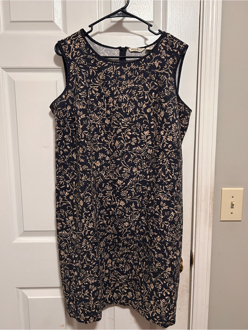 XXL Eddie Bauer dress Sleeveless Navy and beige/gold floral pattern.